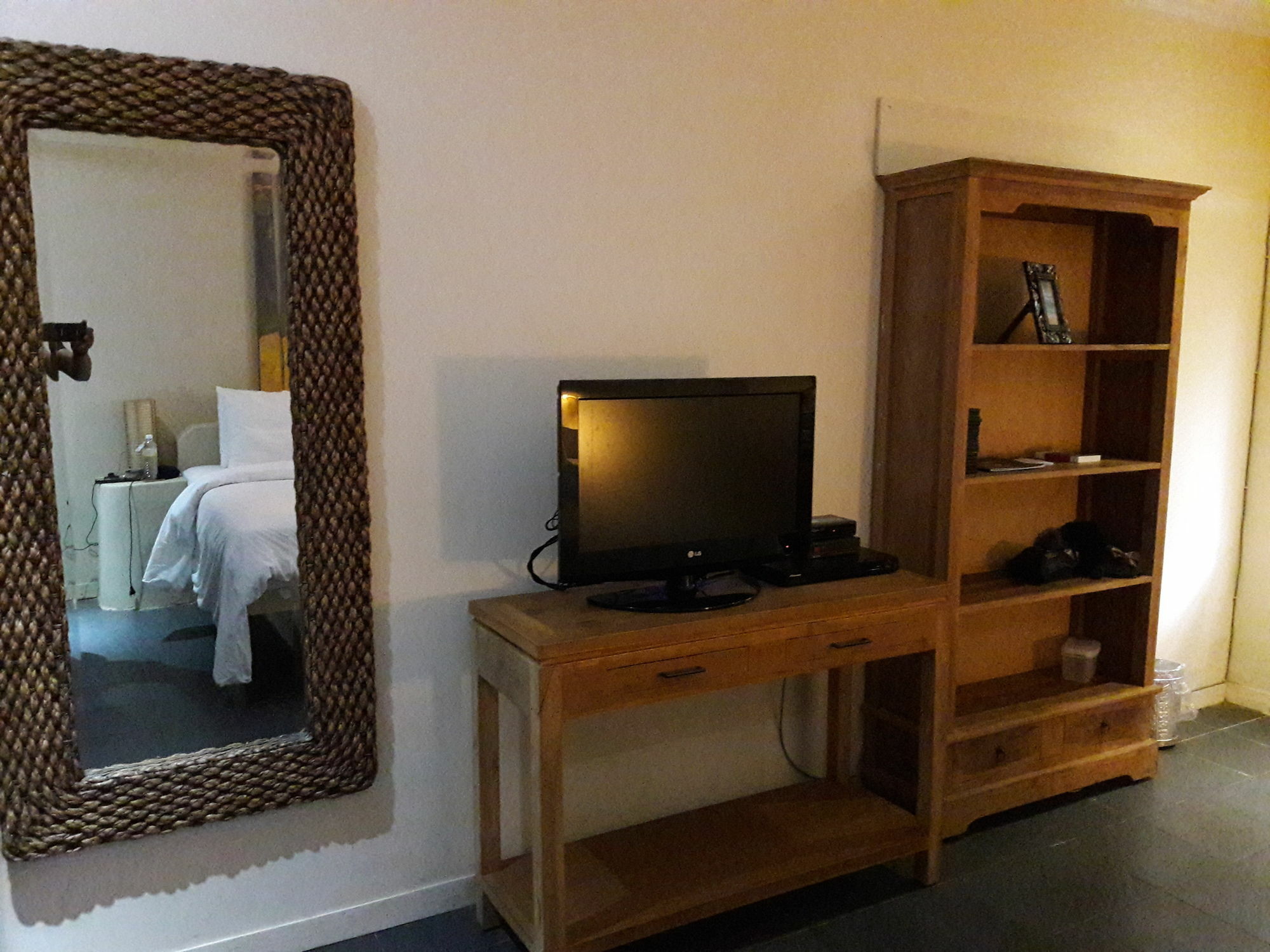 Scallywags Mango Hotel